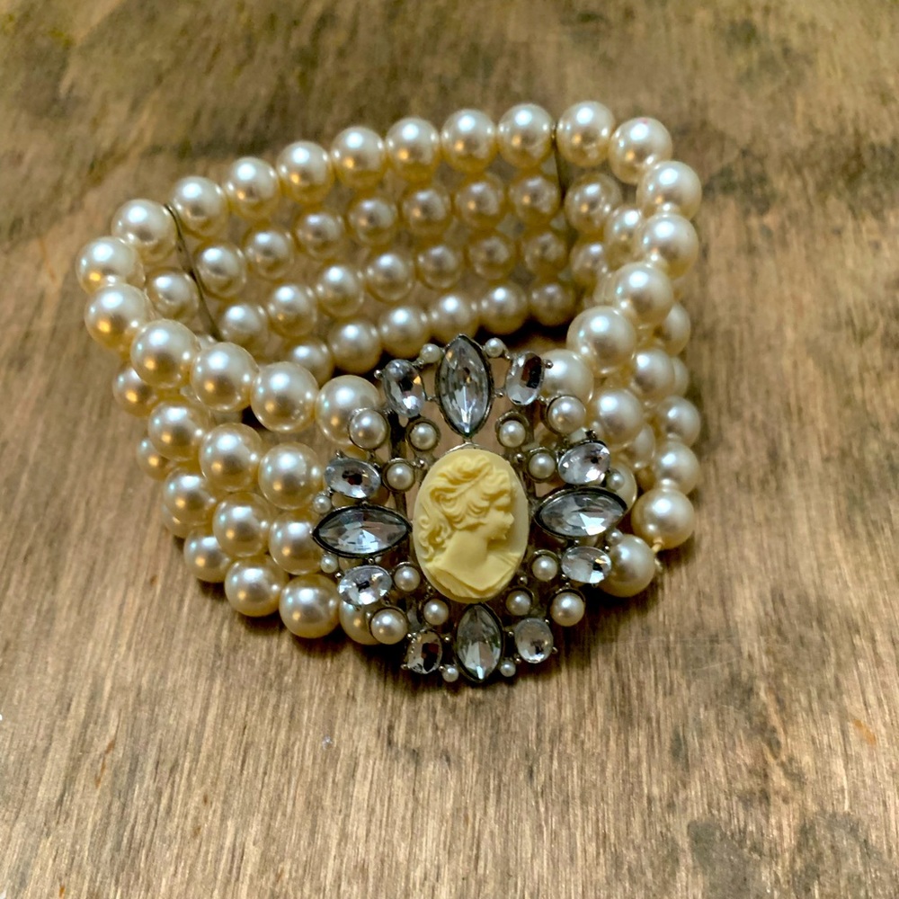 Vintage Style Cameo Rhinestone Bracelet Faux Pearls One Size Victorian Style
